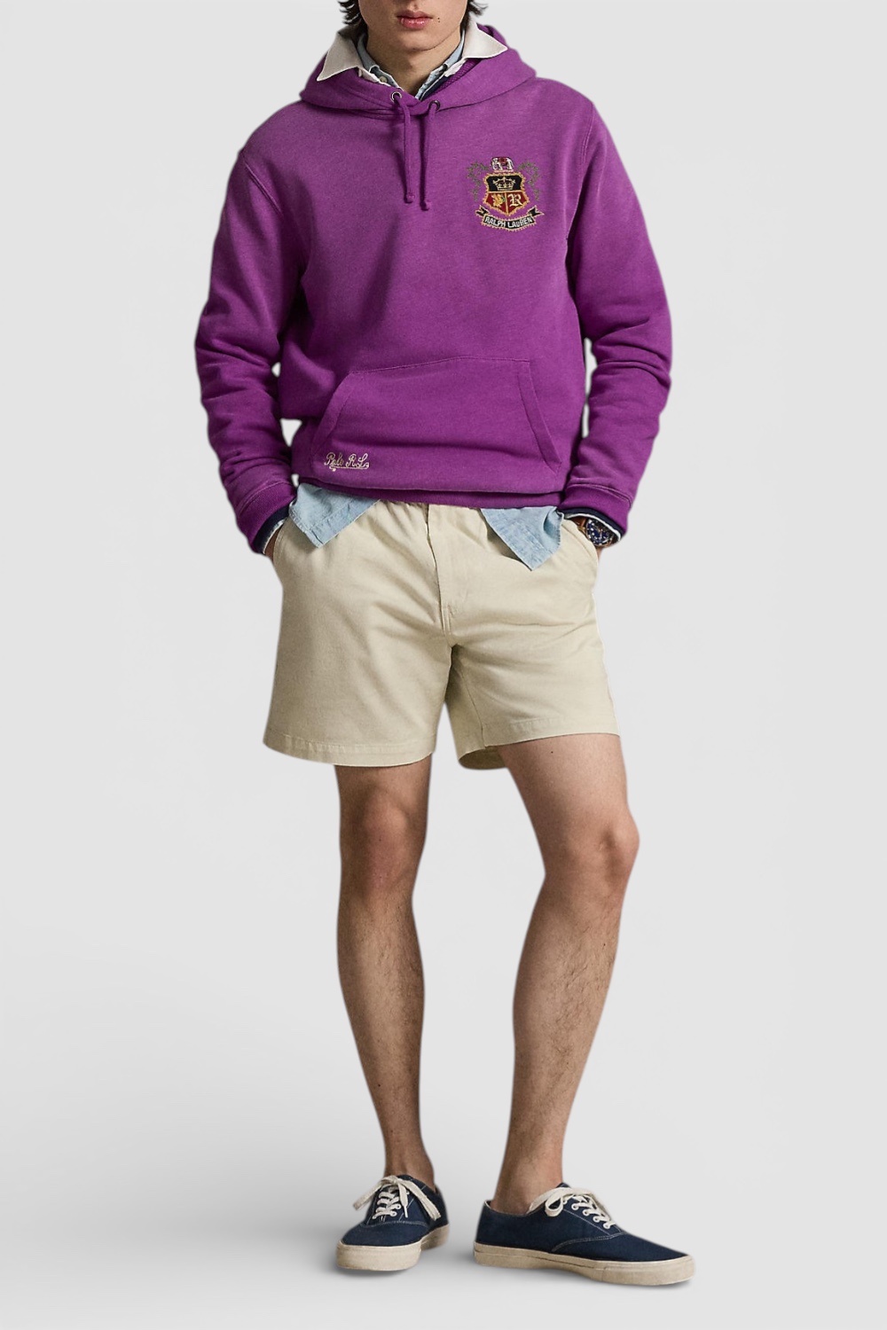 תמונת כל הלוק של מכנסיים קצרים